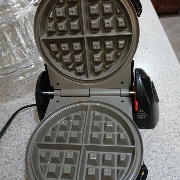 Non-Stick Black Waffle Maker - Picture 2 of 4